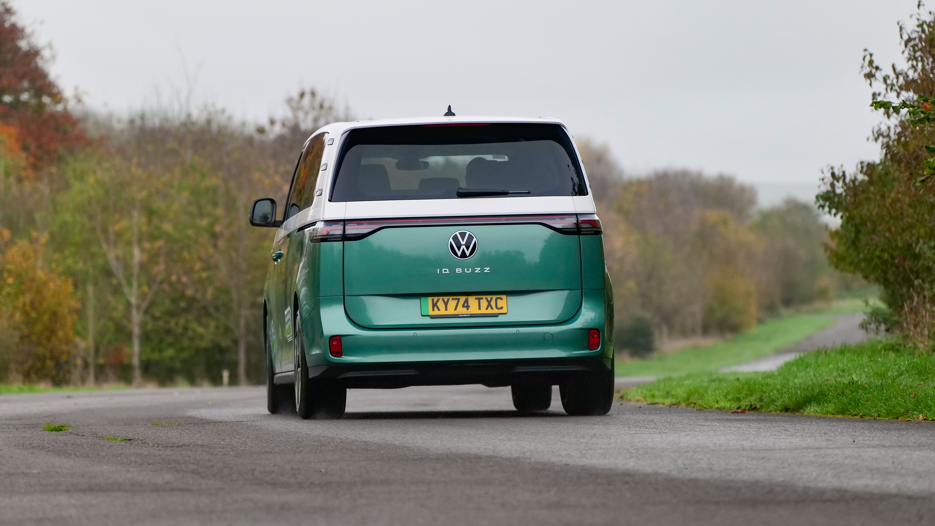 Volkswagen ID. Buzz LWB - rear cornering