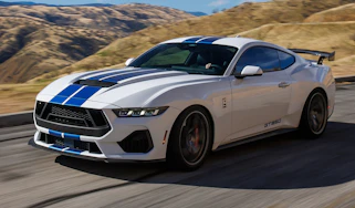 2025 Shelby GT350 - front 3/4 dynamic