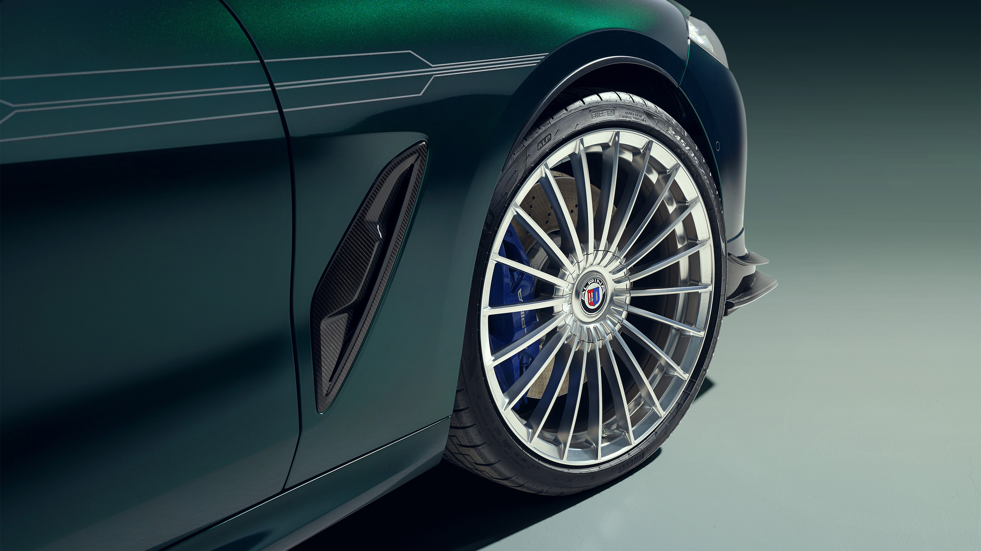 Alpina B8 GT - side decals and wheel