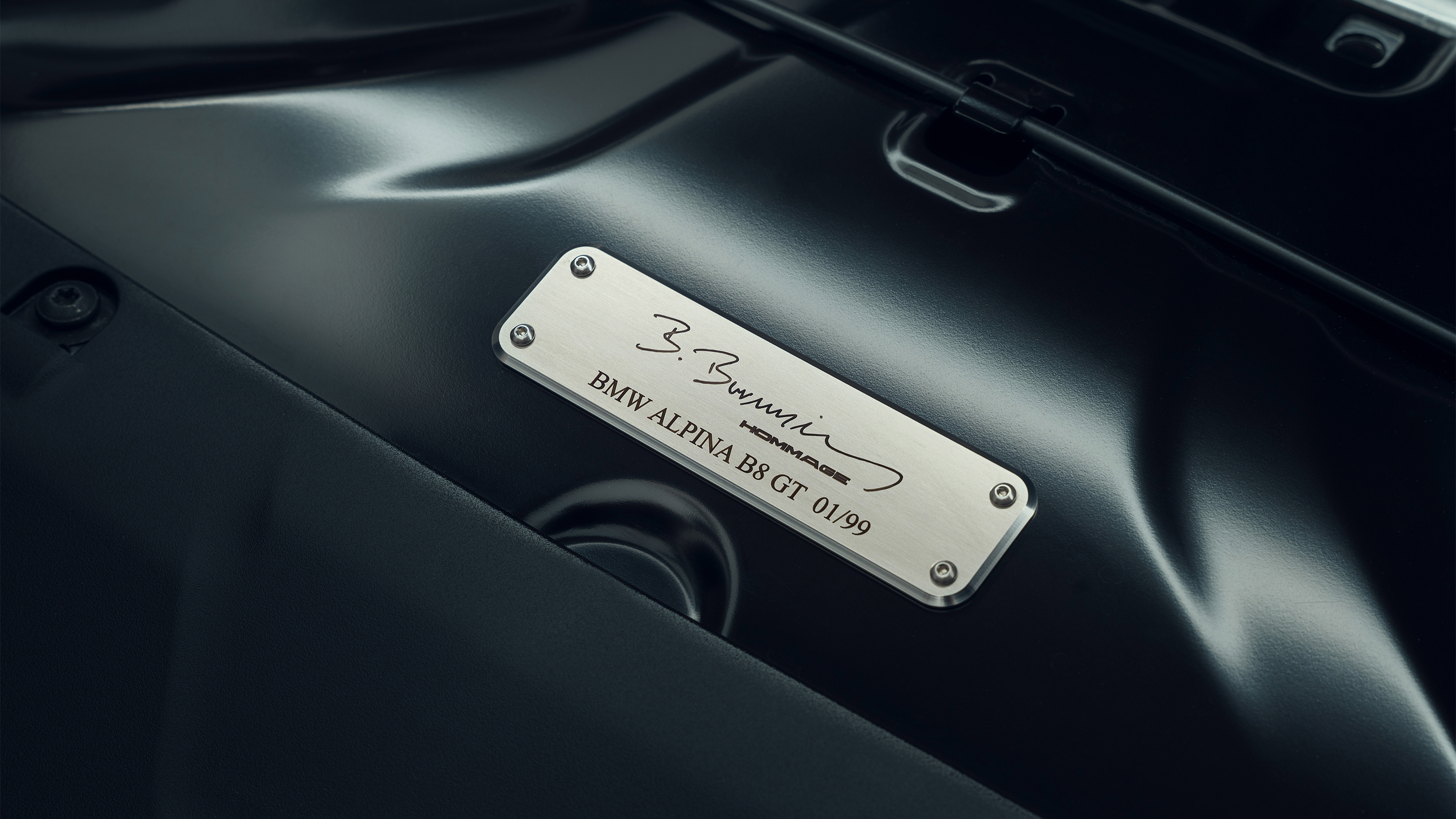 Alpina B8 GT - signature on engine