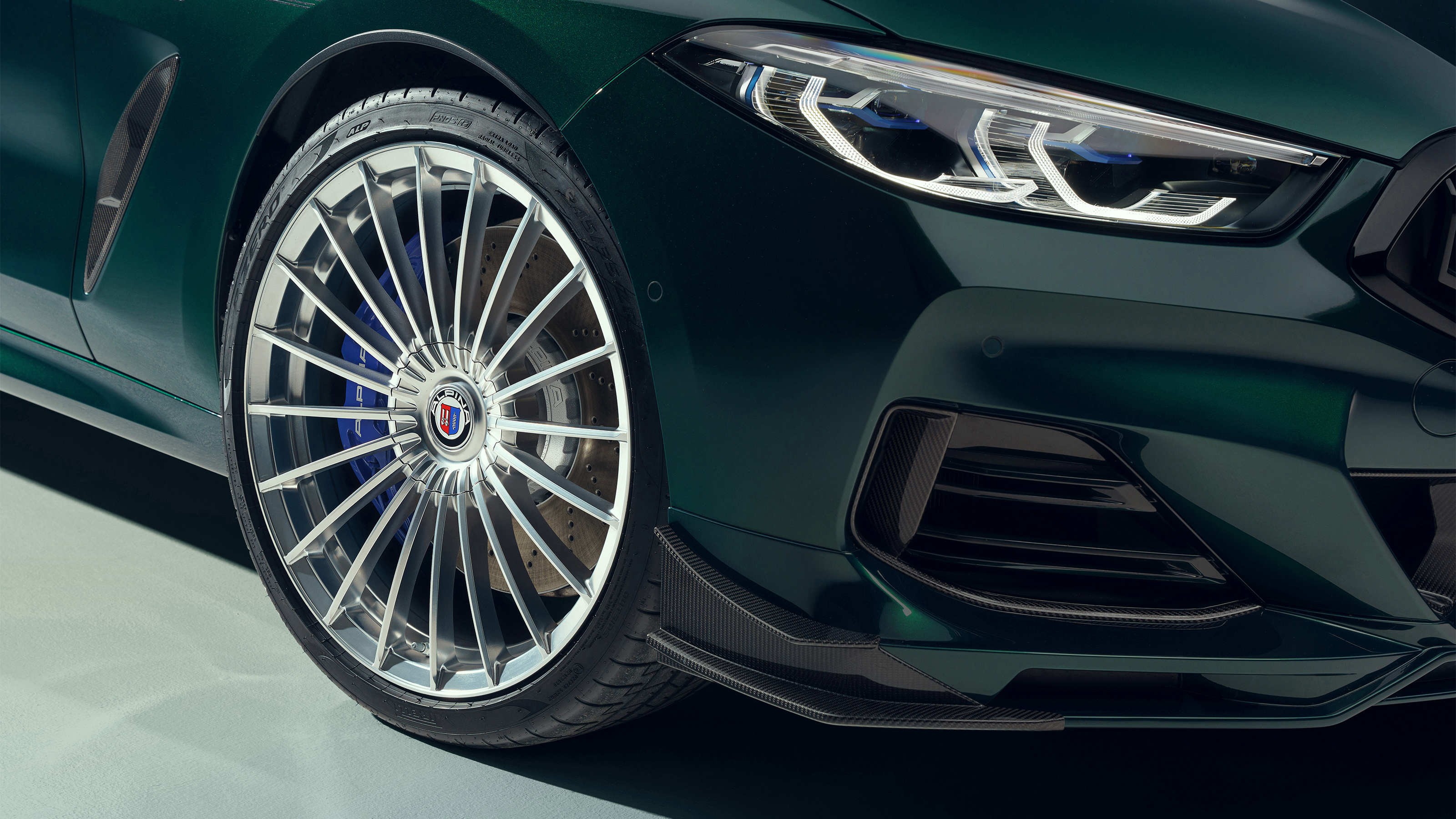 Alpina B8 GT - front headlights