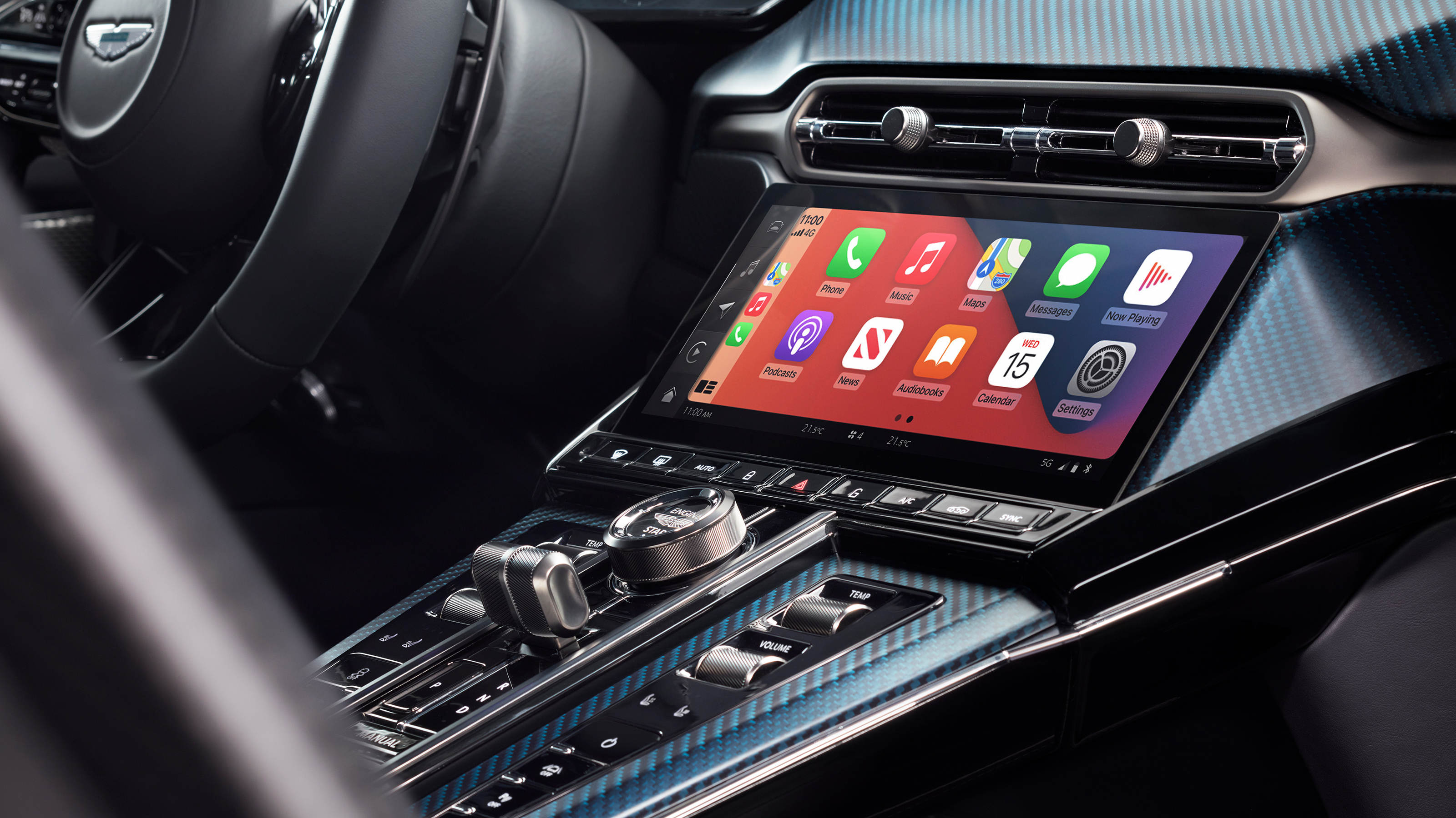 Aston Martin Vantage Roadster controls