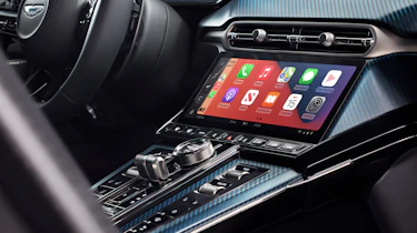 Aston Martin Vantage Roadster controls