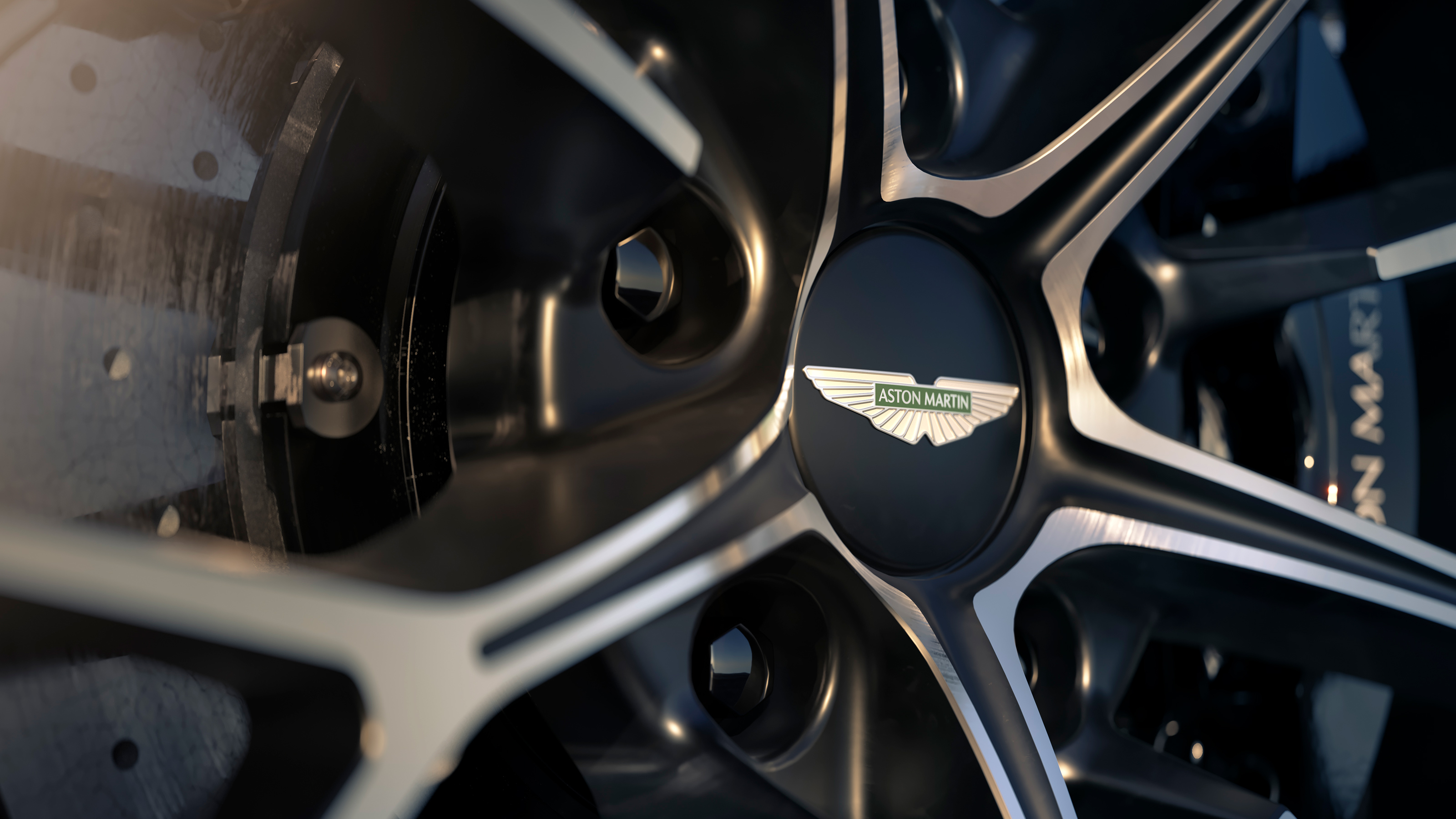 Aston Martin Vantage Roadster wheel