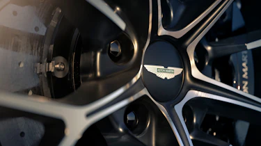 Aston Martin Vantage Roadster wheel