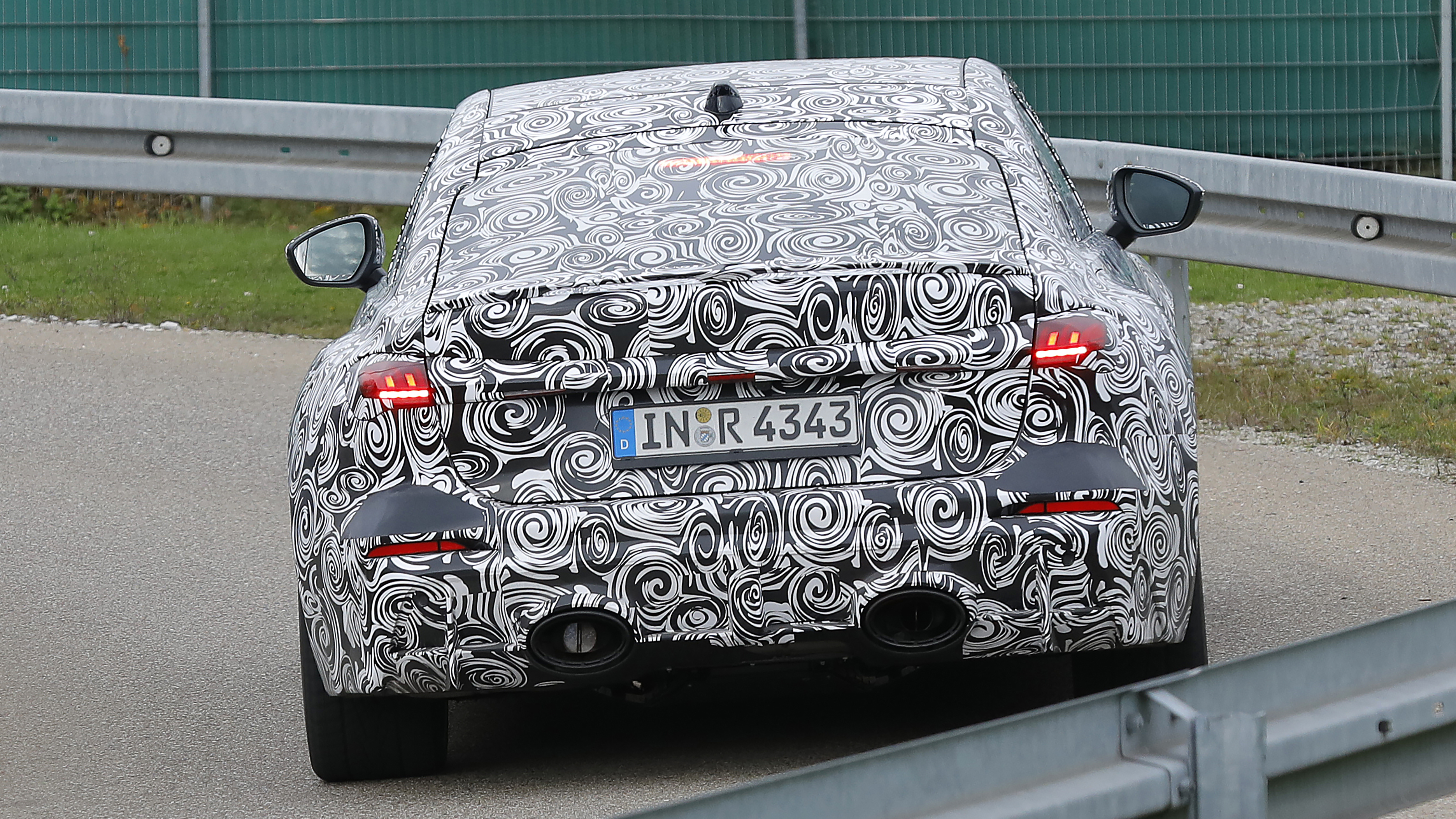 Audi RS5 Avant - rear end tracking