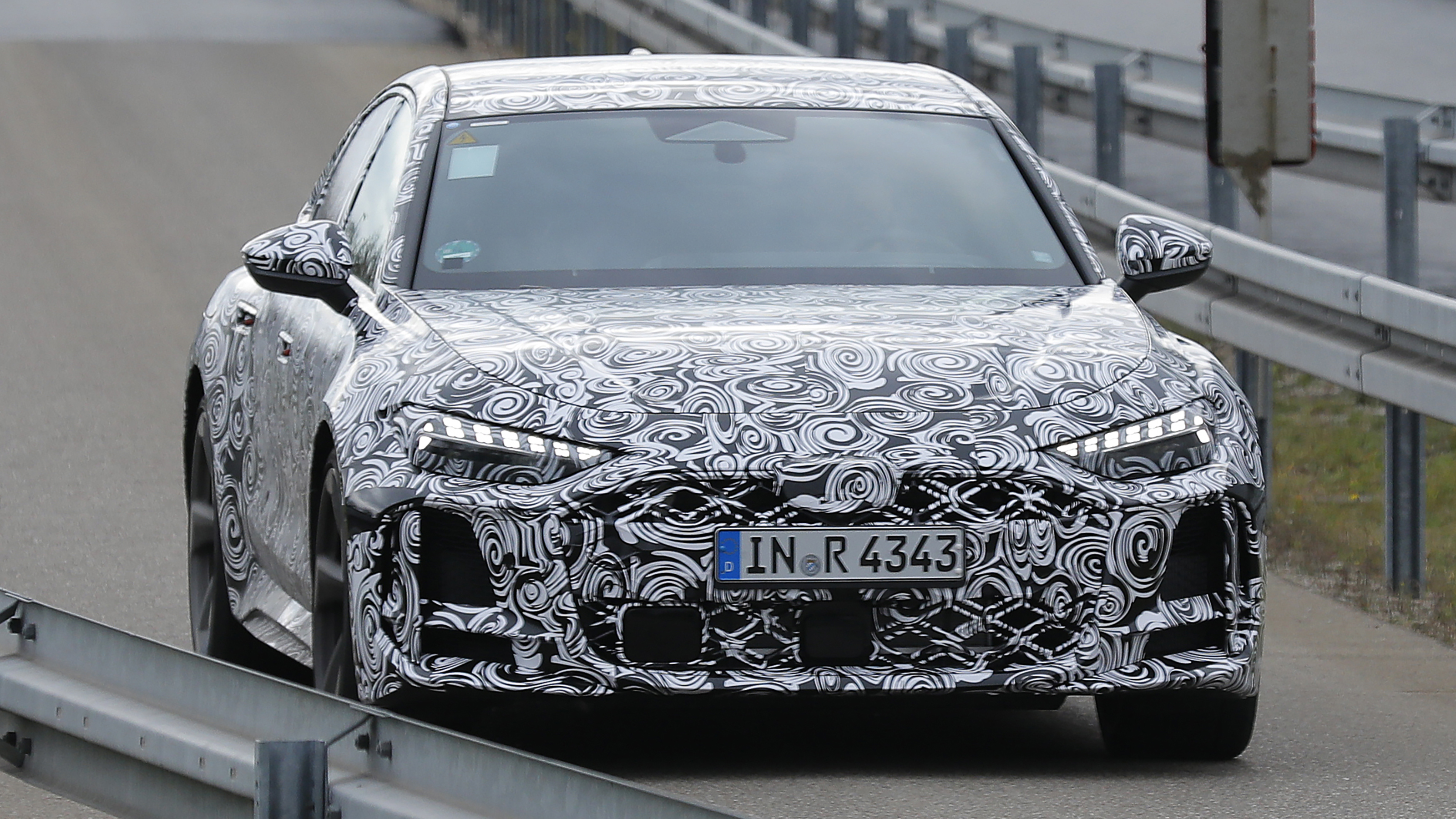 Audi RS5 Avant - front tracking
