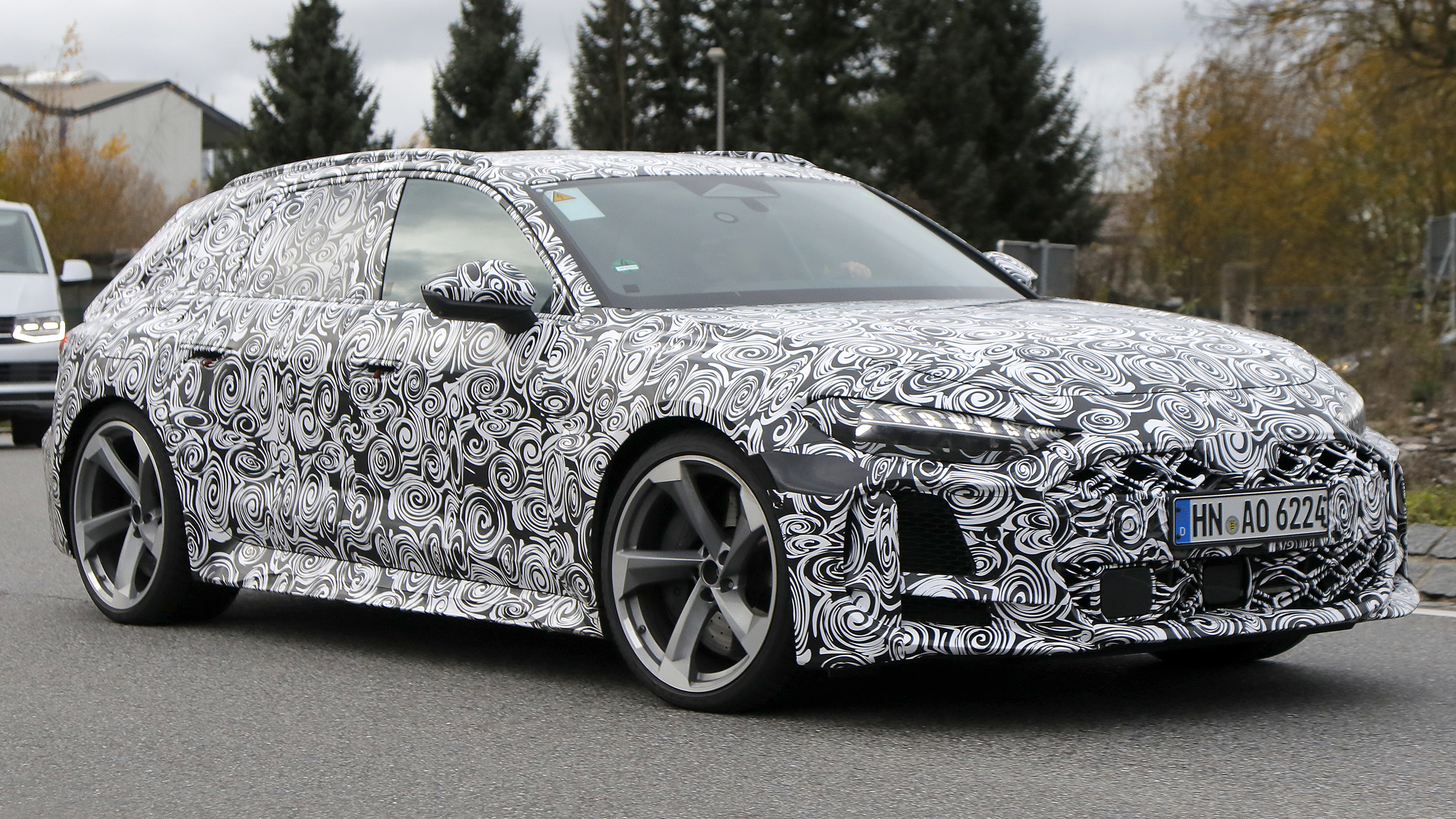 Audi RS5 Avant - static front angled