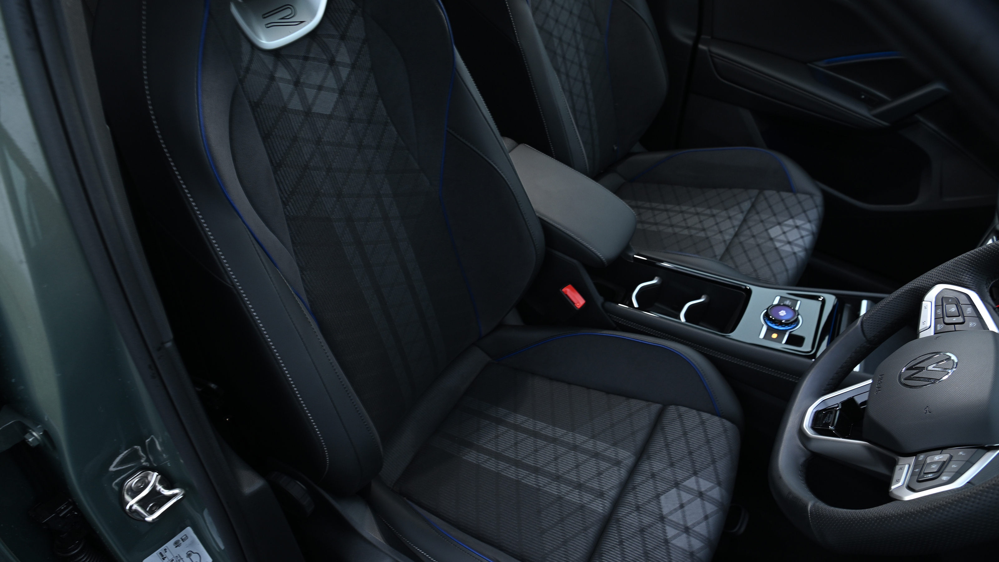 Volkswagen Tiguan - front seats