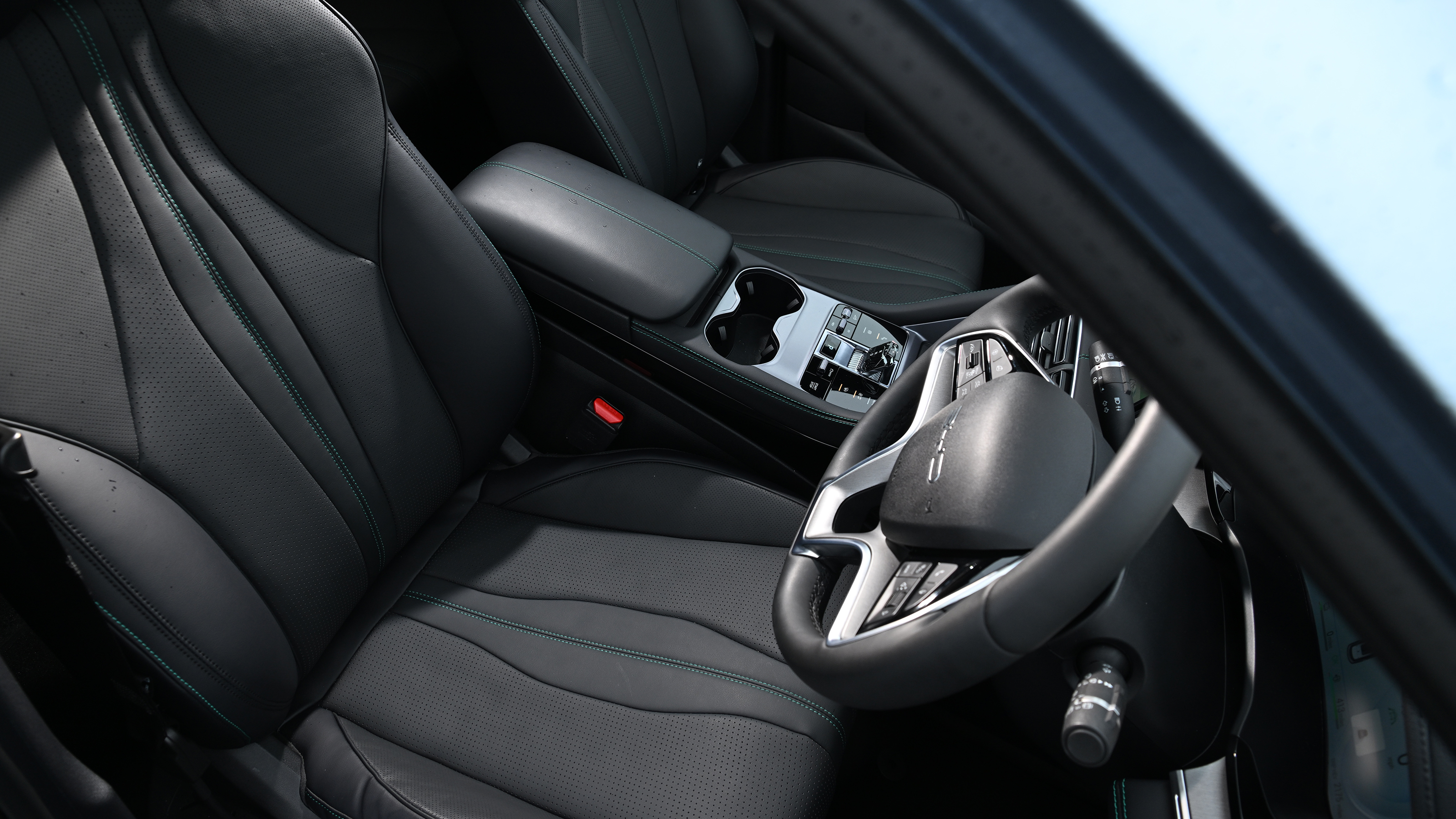 BYD Seal U - front seats
