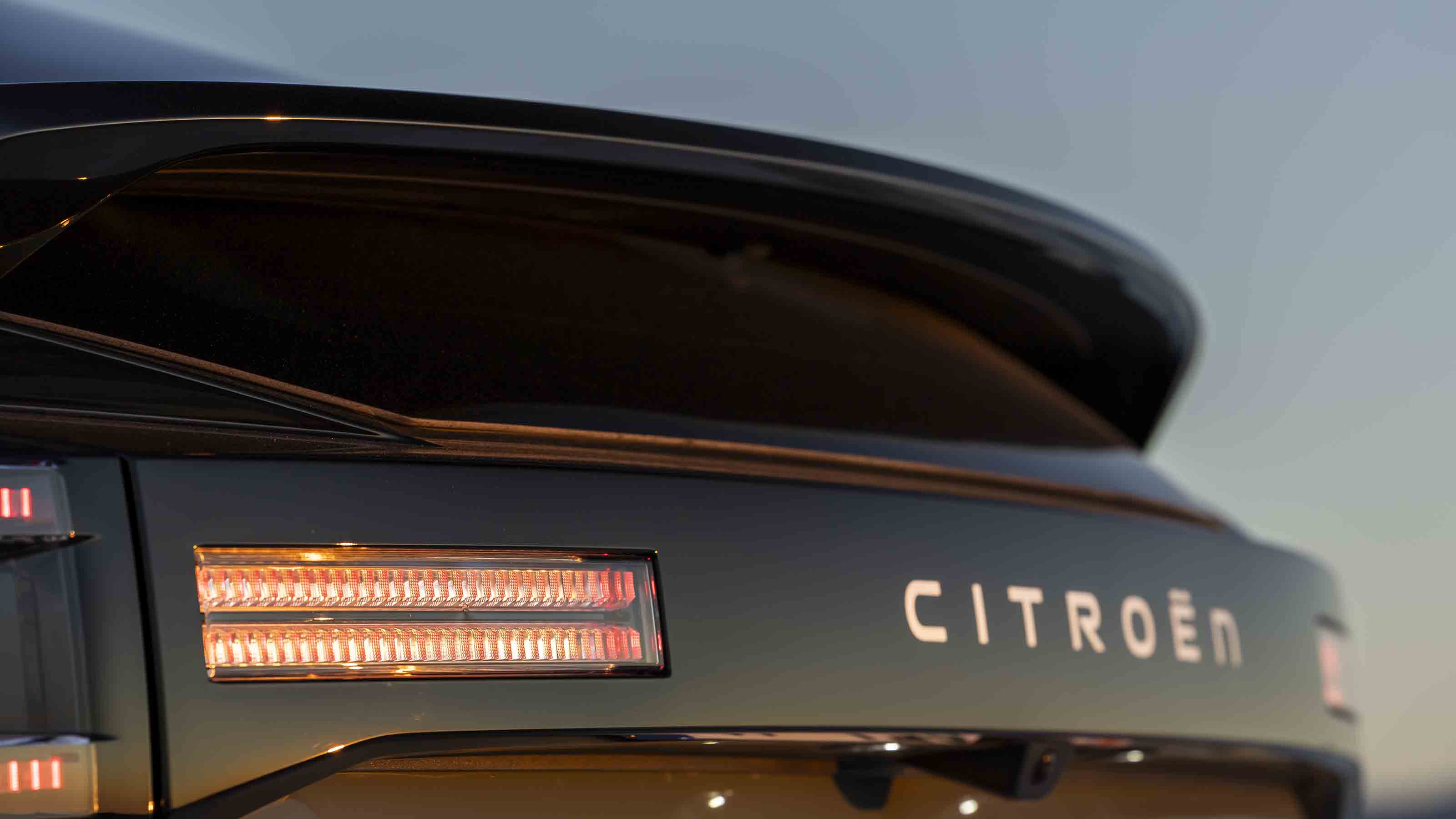 Citroen C4 - 'Citroen' tailgate lettering