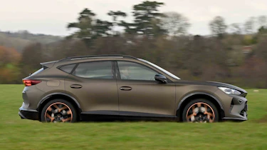 Cupra Formentor - side panning
