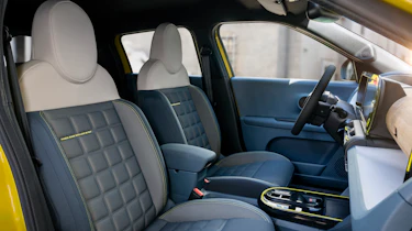 Fiat Grande Panda La Prima - front seats