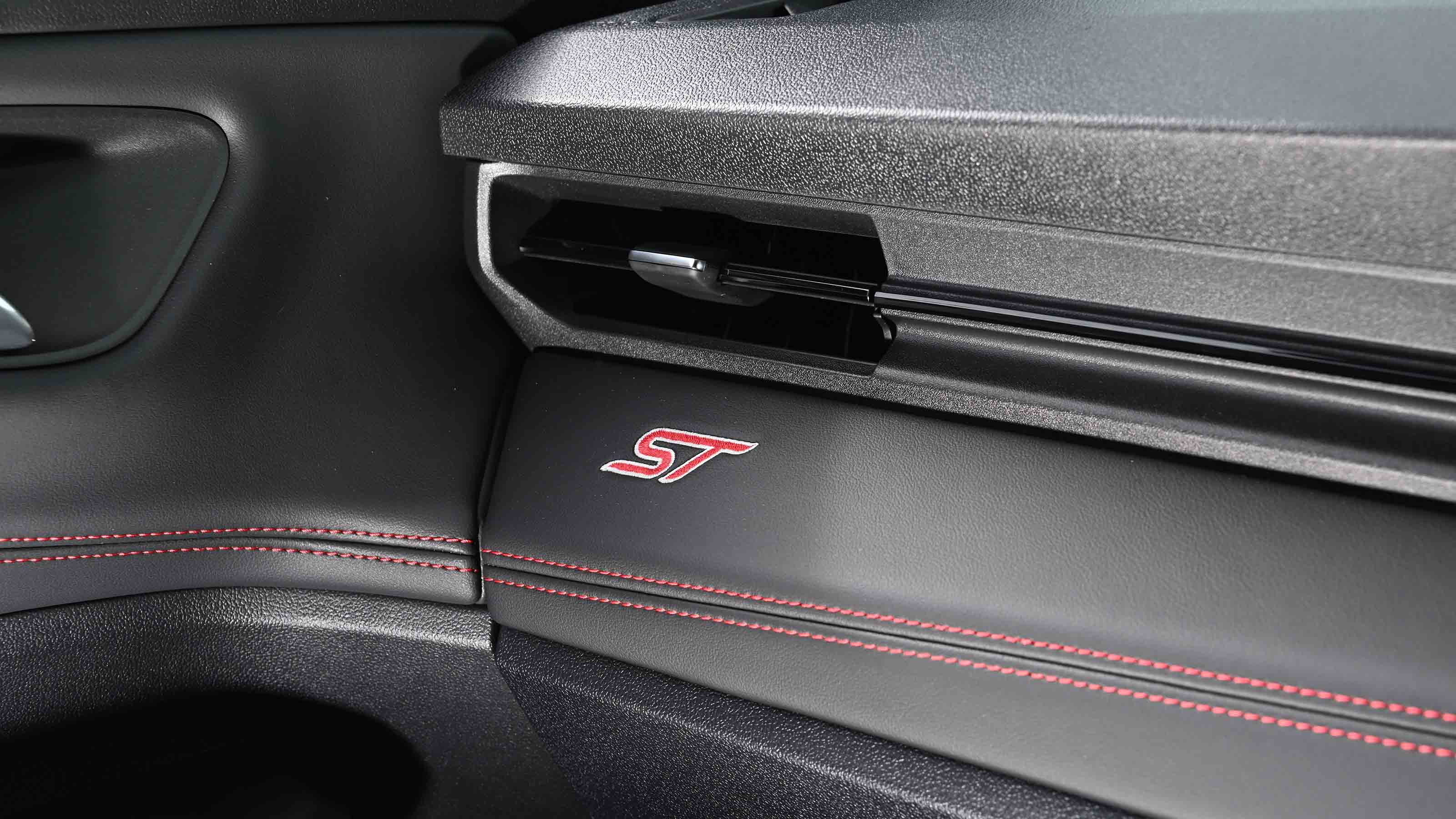 Ford Puma ST - dashboard 'ST' badge detail