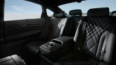 Genesis G80 Black - rear interior