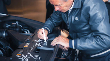 Genesis GV80 Desert Edition - Jacky Ickx signing