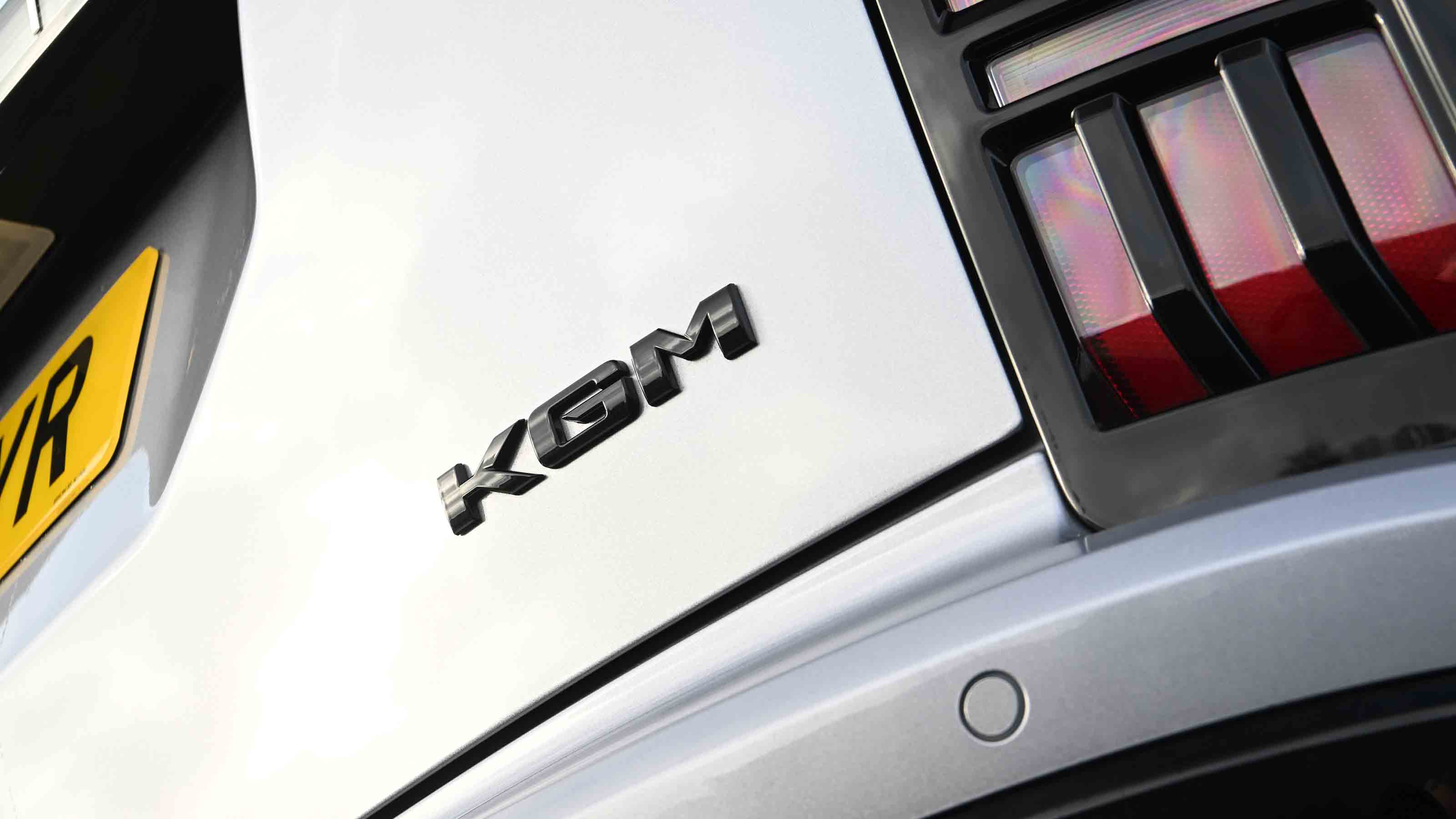 KGM Actyon - tailgate, 'KGM' badge