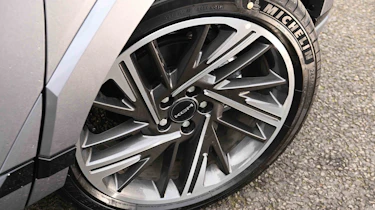 KGM Actyon - alloy wheel detail