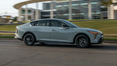 Kia K4 - side action