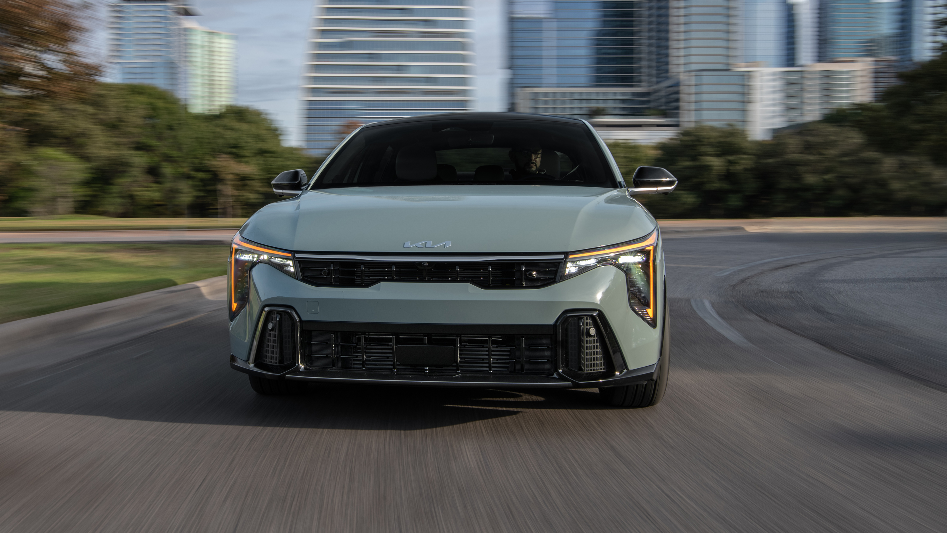 Kia K4 - front cornering