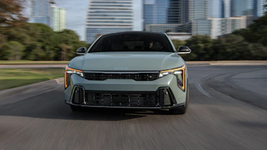 Kia K4 - front cornering