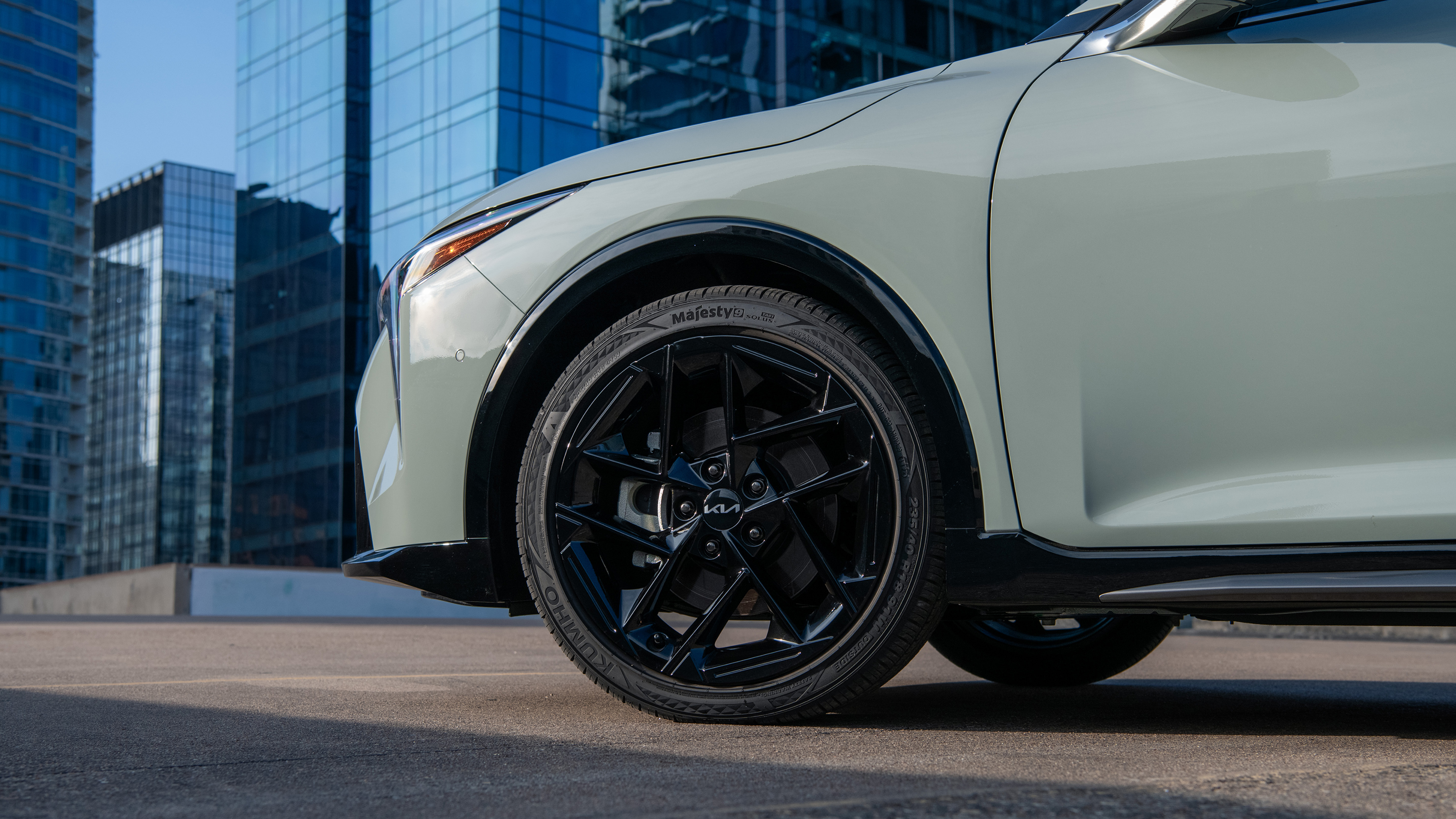 Kia K4 - wheel