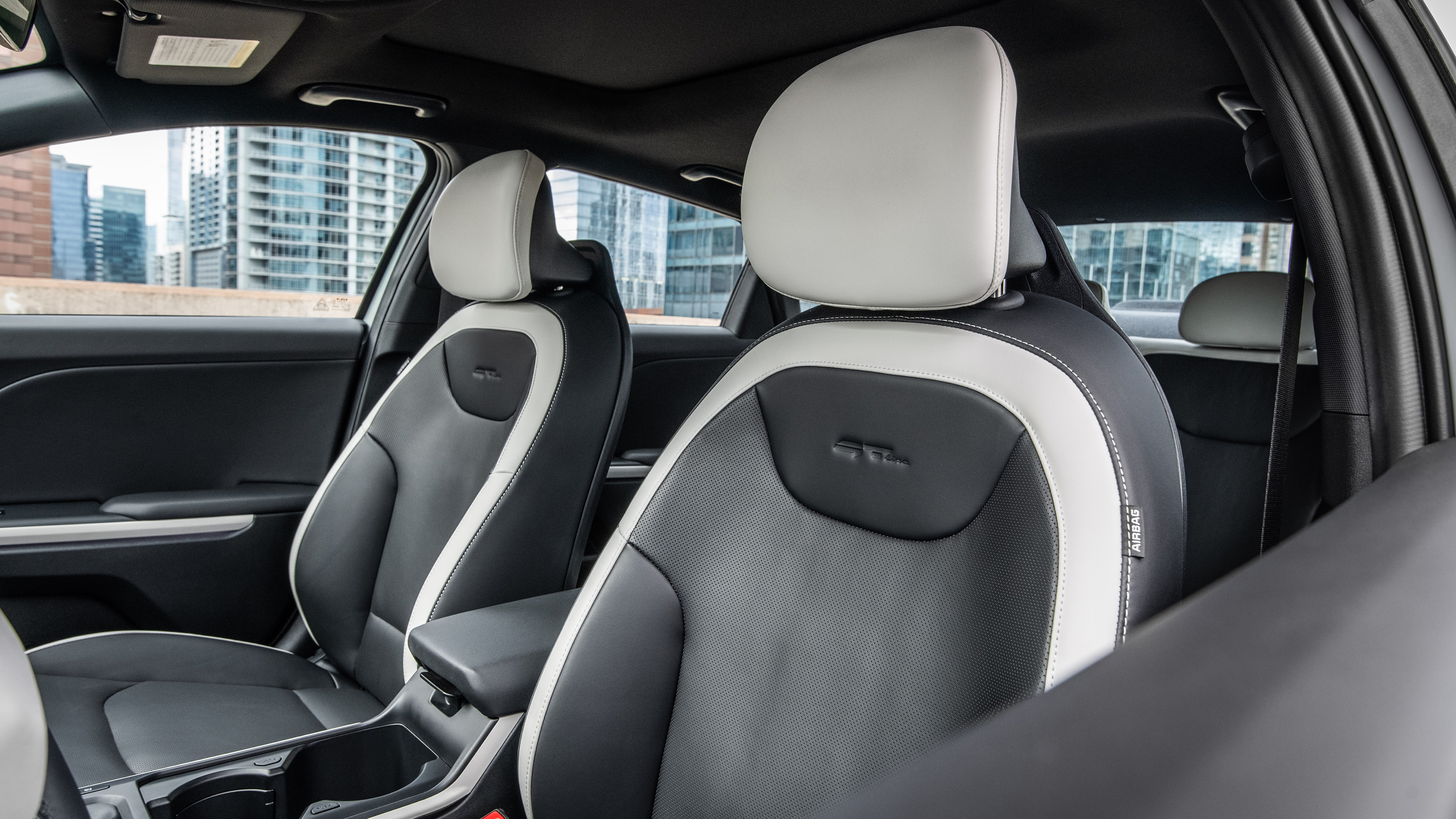 Kia K4 - front seats