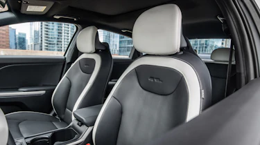 Kia K4 - front seats