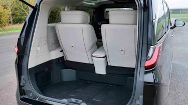 Lexus LM - boot