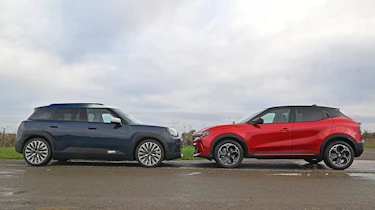 MINI Aceman vs Alfa Romeo Junior - side