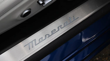 Maserati GranCabrio Trofeo - sill