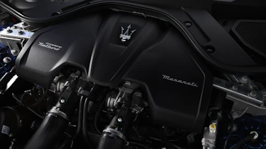 Maserati GranCabrio Trofeo - engine