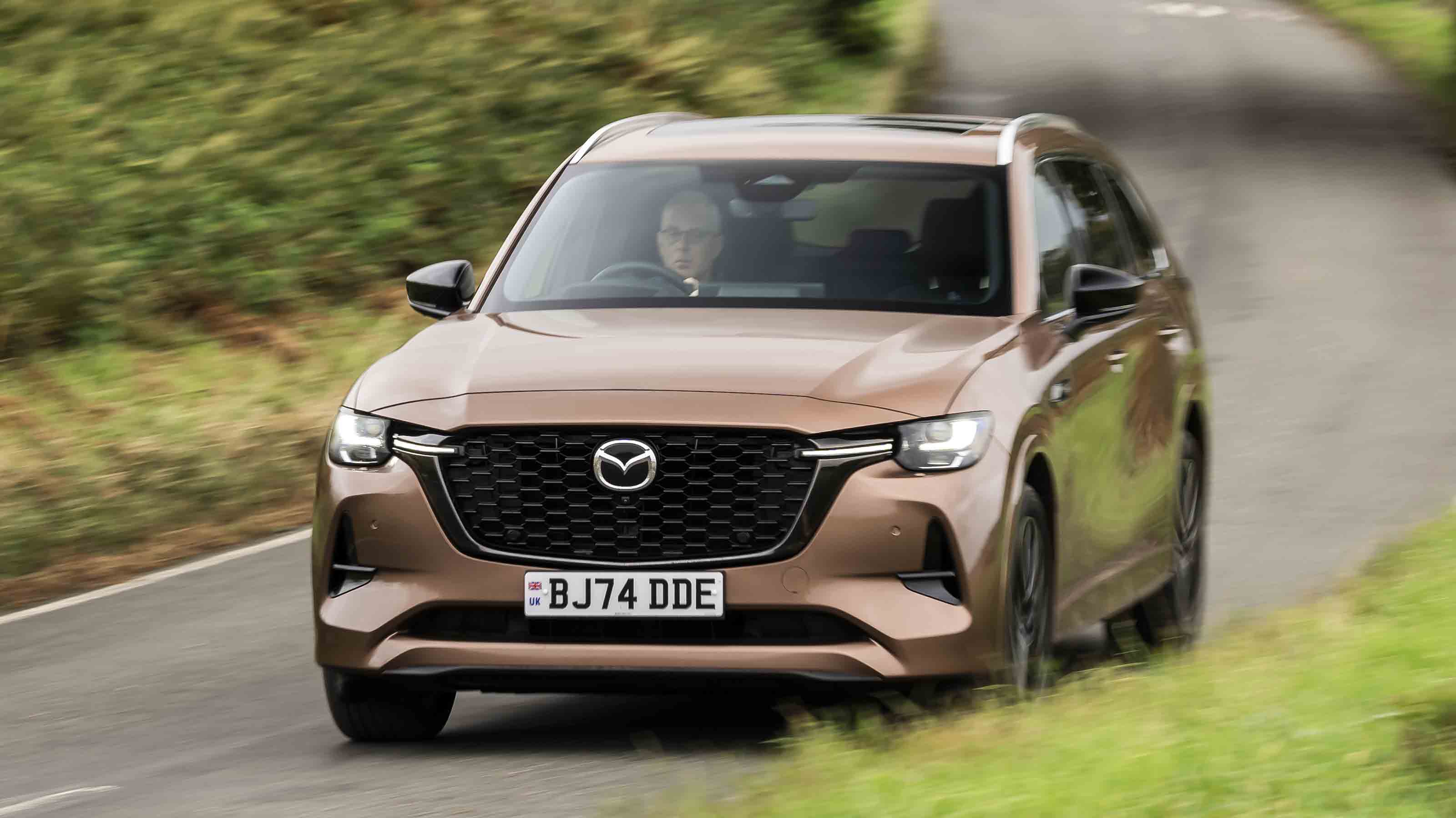 Mazda CX-80 - front corner panning