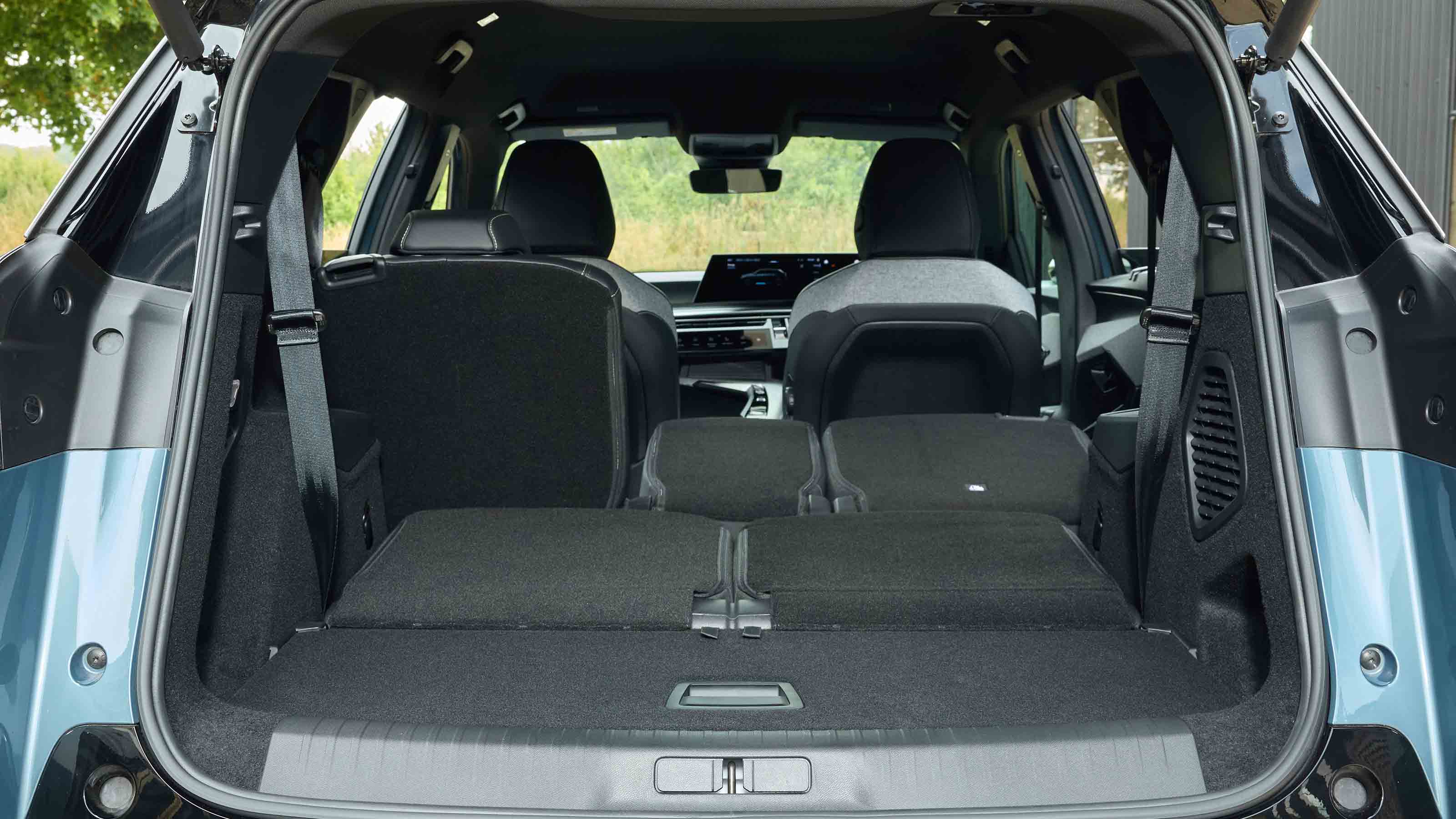 Peugeot 5008 - boot seats partially folded