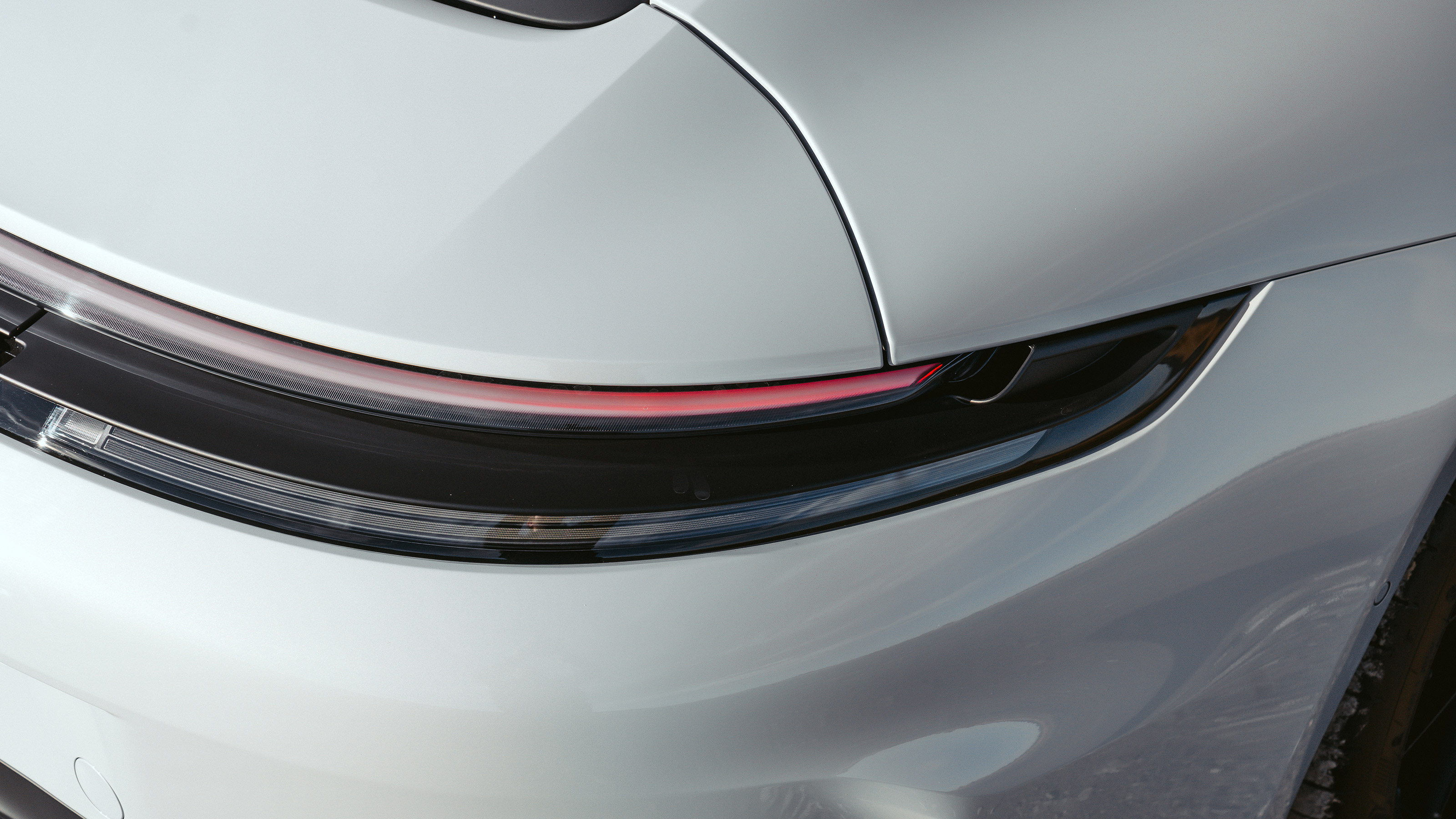 Porsche 911 Carrera GTS - rear light