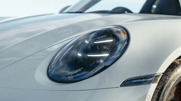 Porsche 911 Carrera GTS - front light