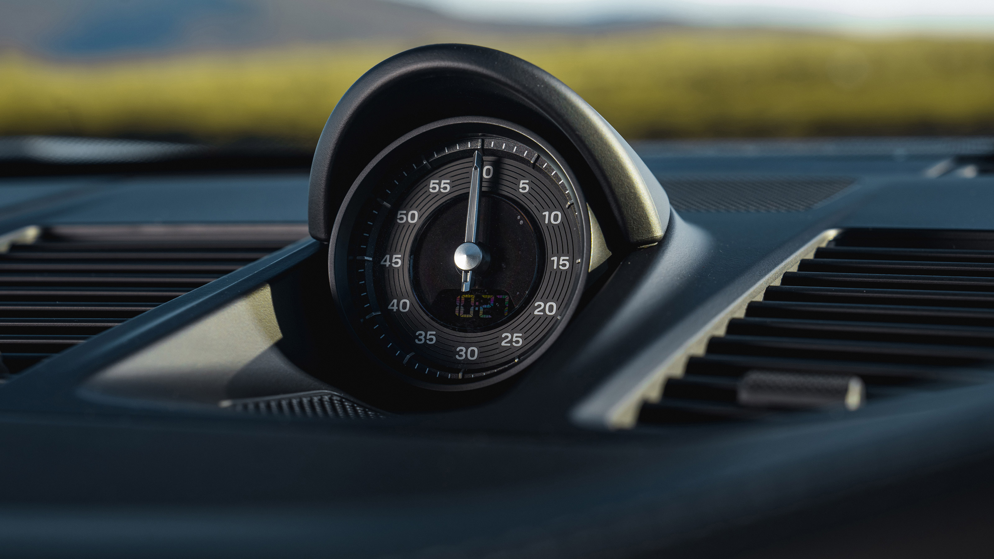 Porsche 911 Carrera GTS - clock