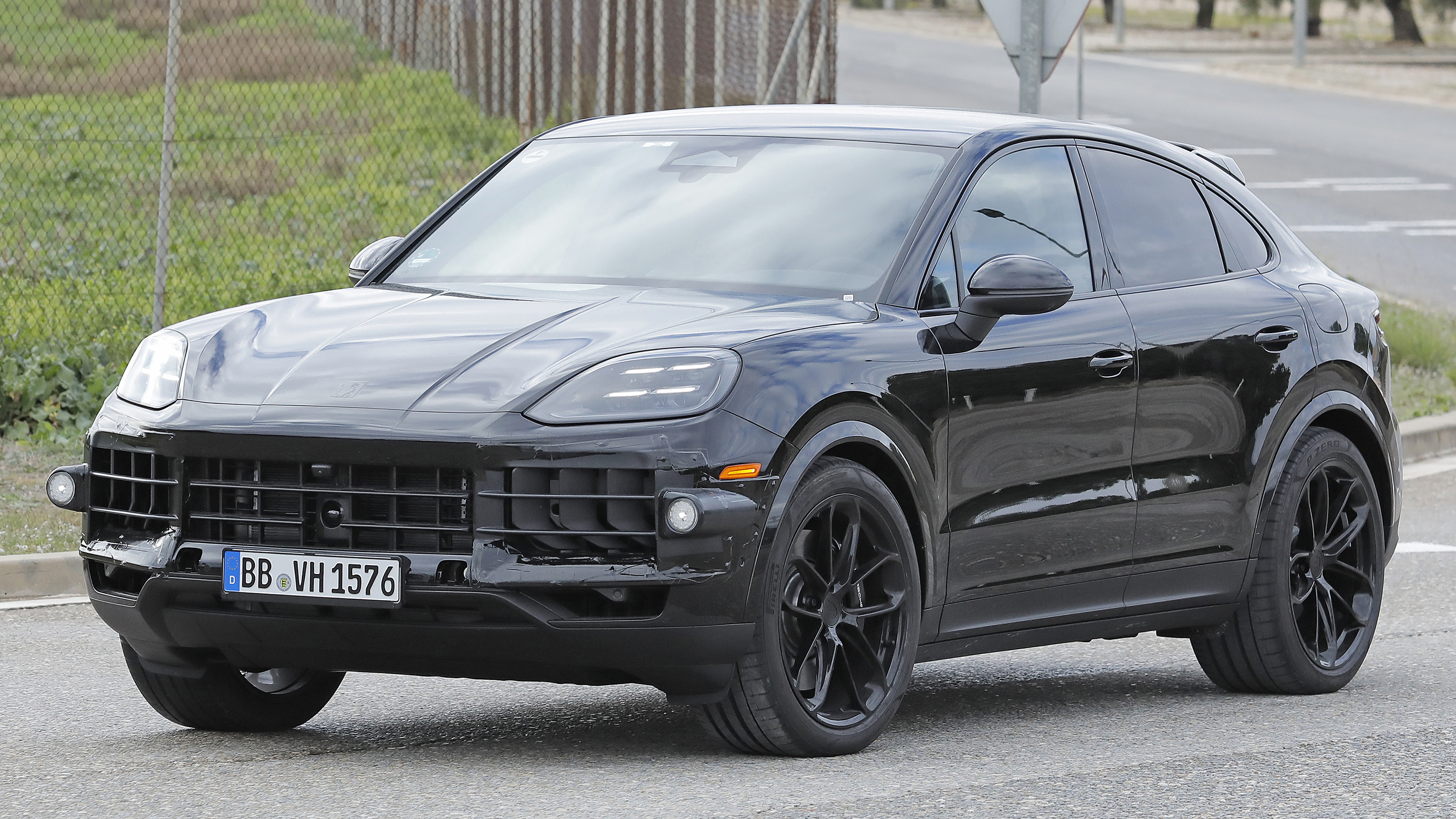 Porsche Cayenne Coupe Facelift spies - front 3/4