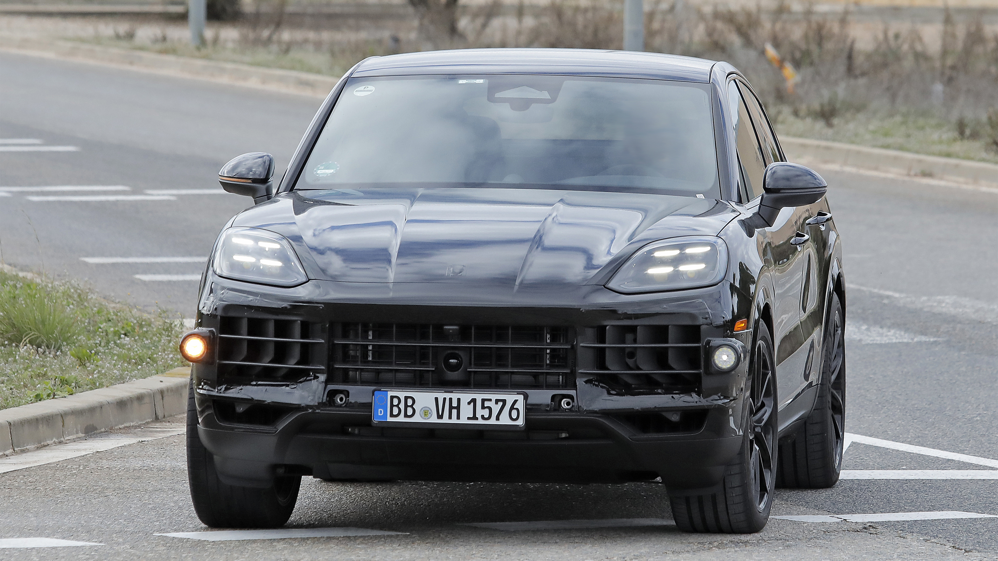 Porsche Cayenne Coupe Facelift spies - front end