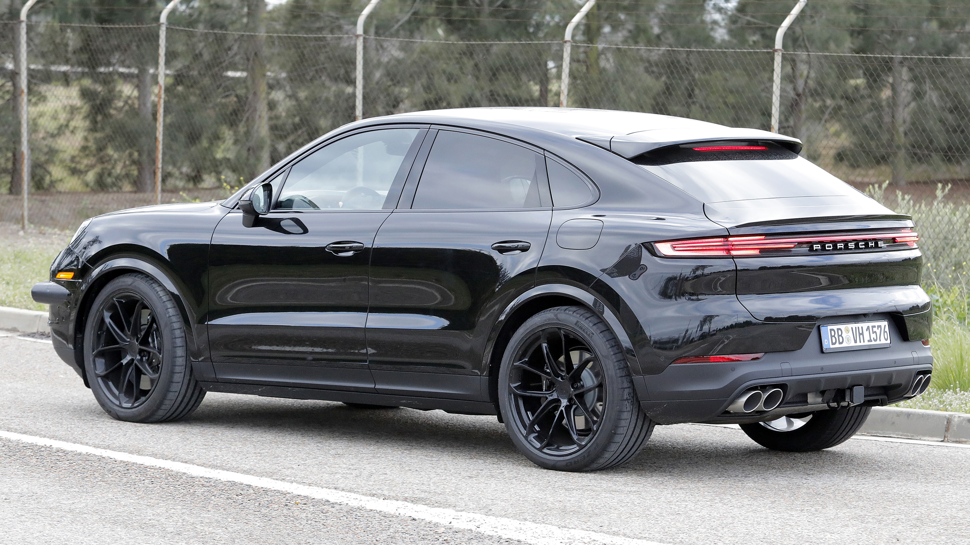 Porsche Cayenne Coupe Facelift spies - rear angled