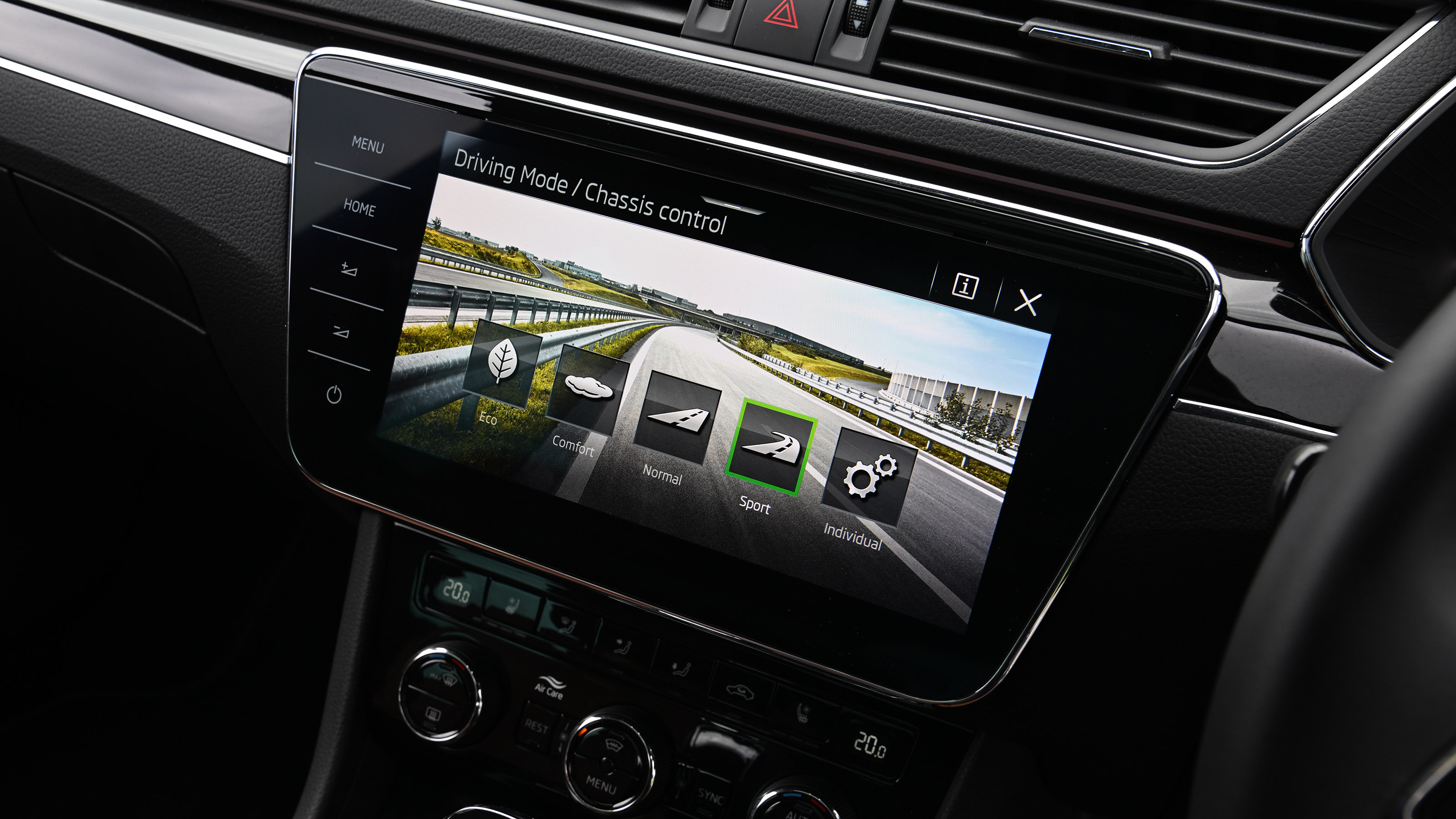 Skoda Superb Sleeper Edition - screen