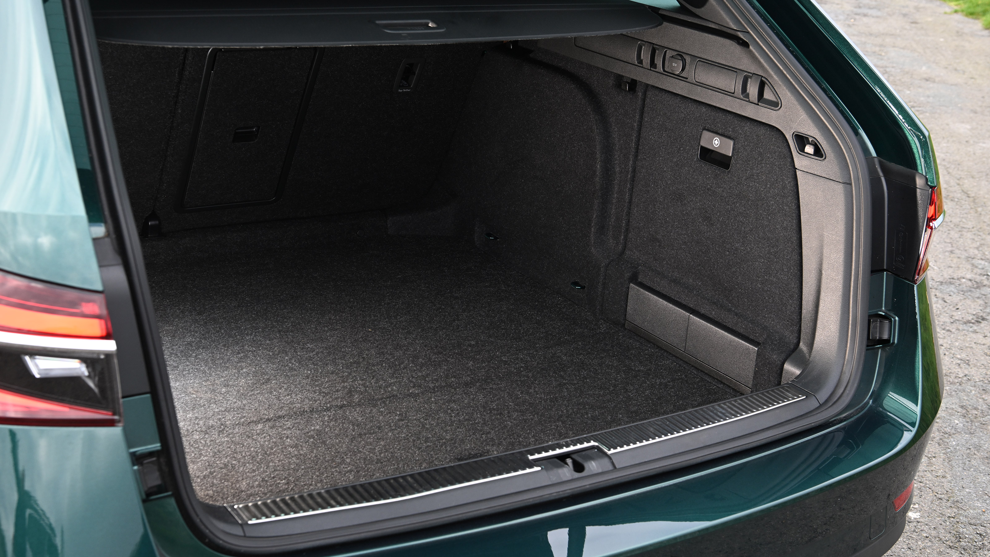 Skoda Superb Sleeper Edition - boot