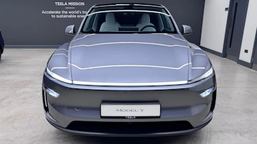 Tesla Model Y facelift - full front studio