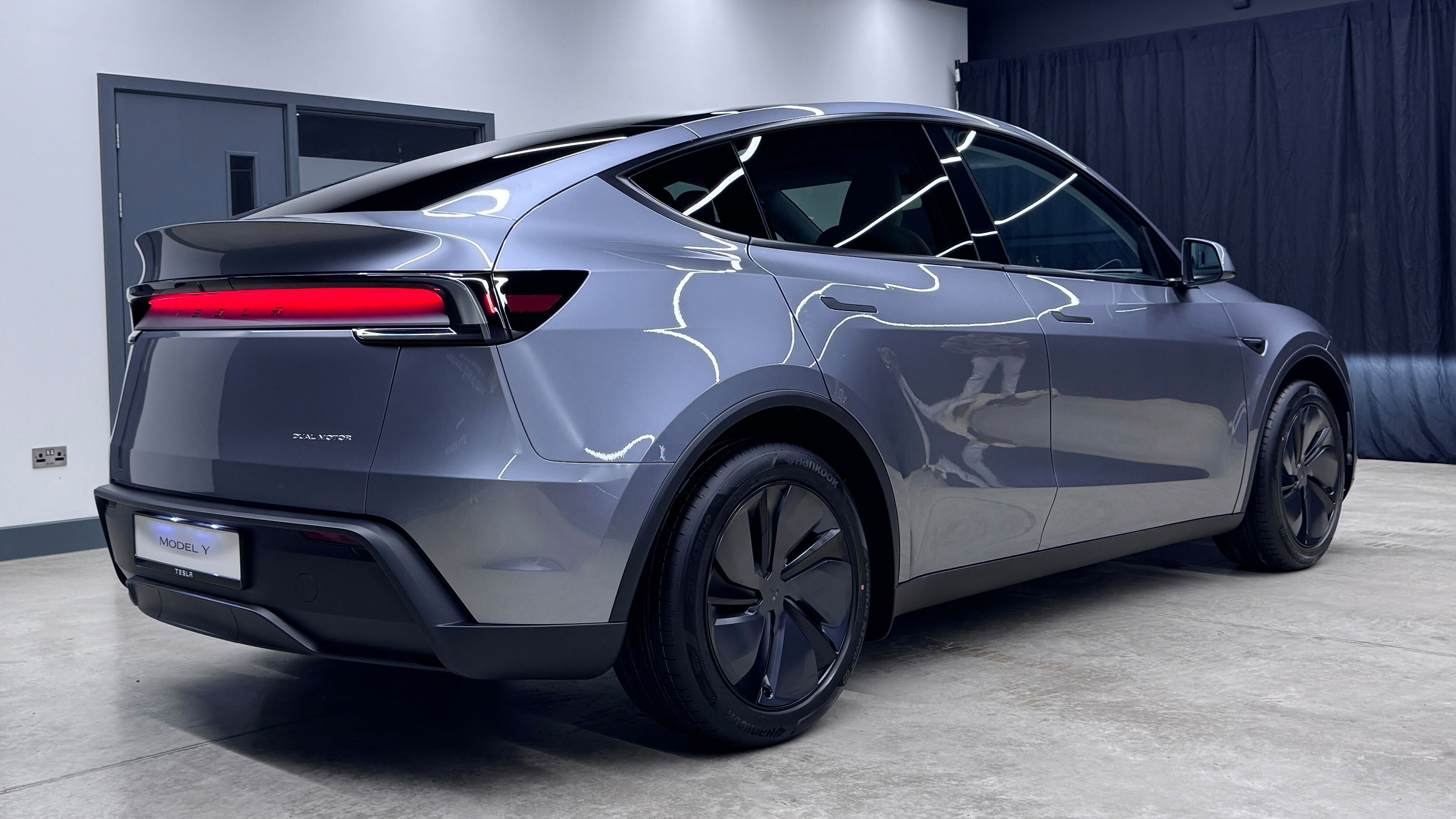 Tesla Model Y facelift - rear studio