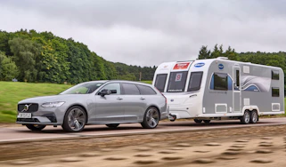 Towing guide: UK laws, licences, capacities and top tips hero