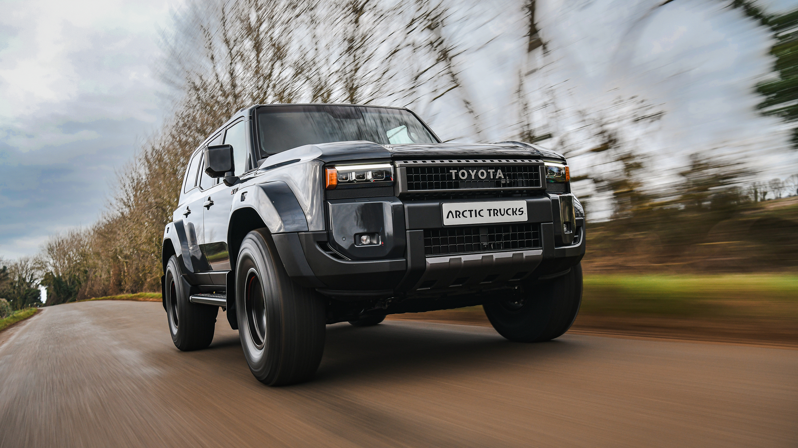 Arctic Trucks Toyota Land Cruiser front tracking