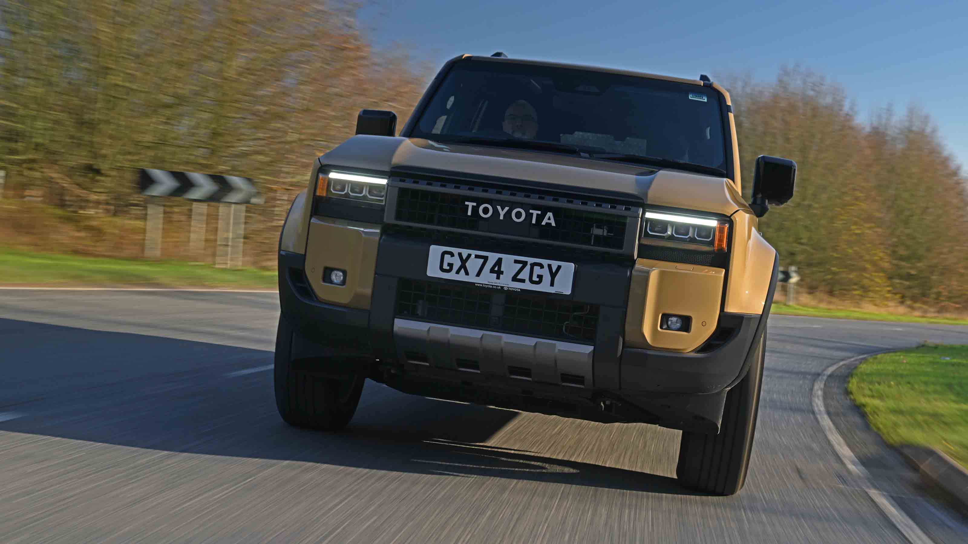 Toyota Land Cruiser - front action