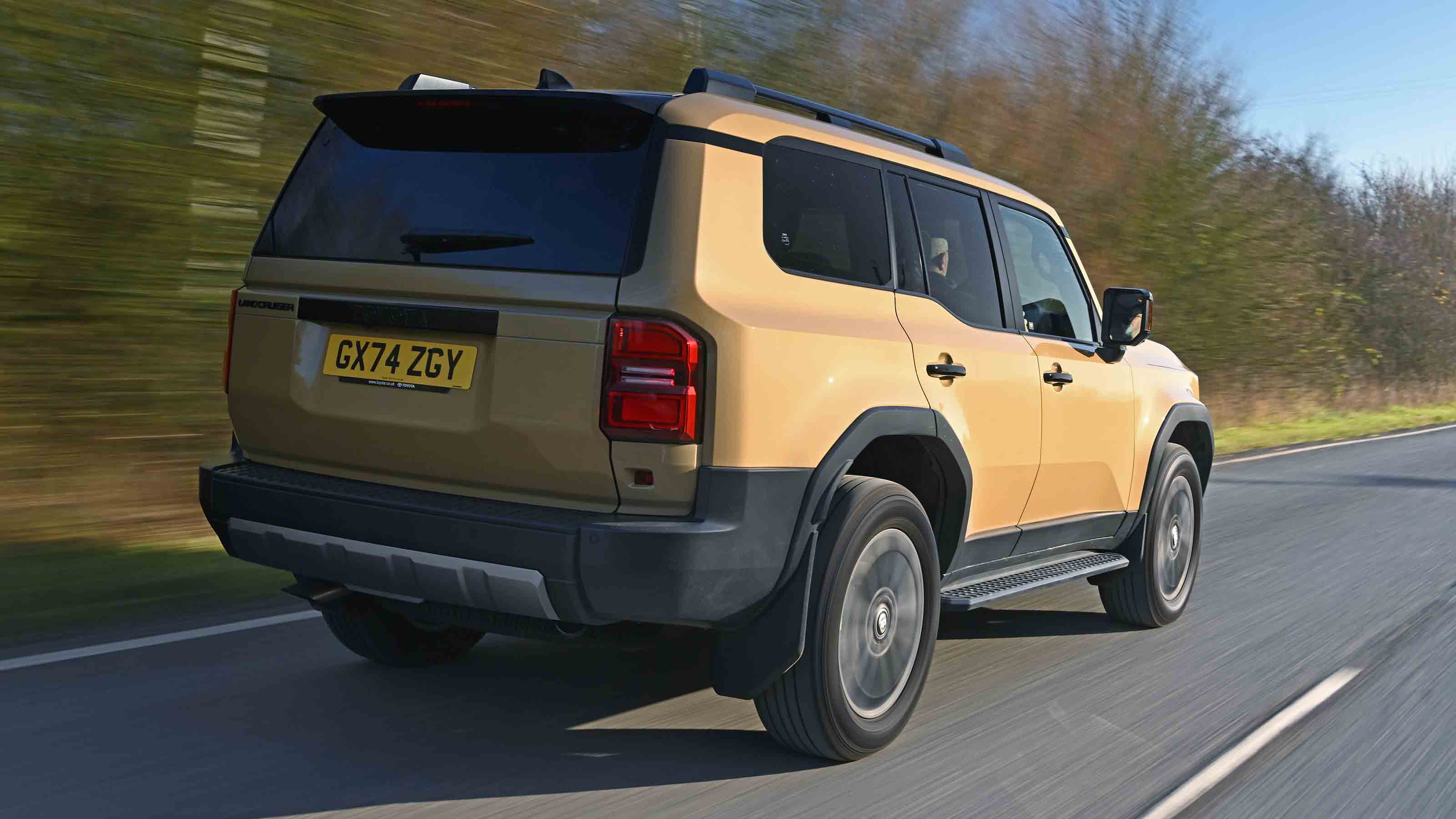Toyota Land Cruiser - rear tracking