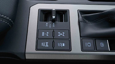 Toyota Land Cruiser - off-road controls