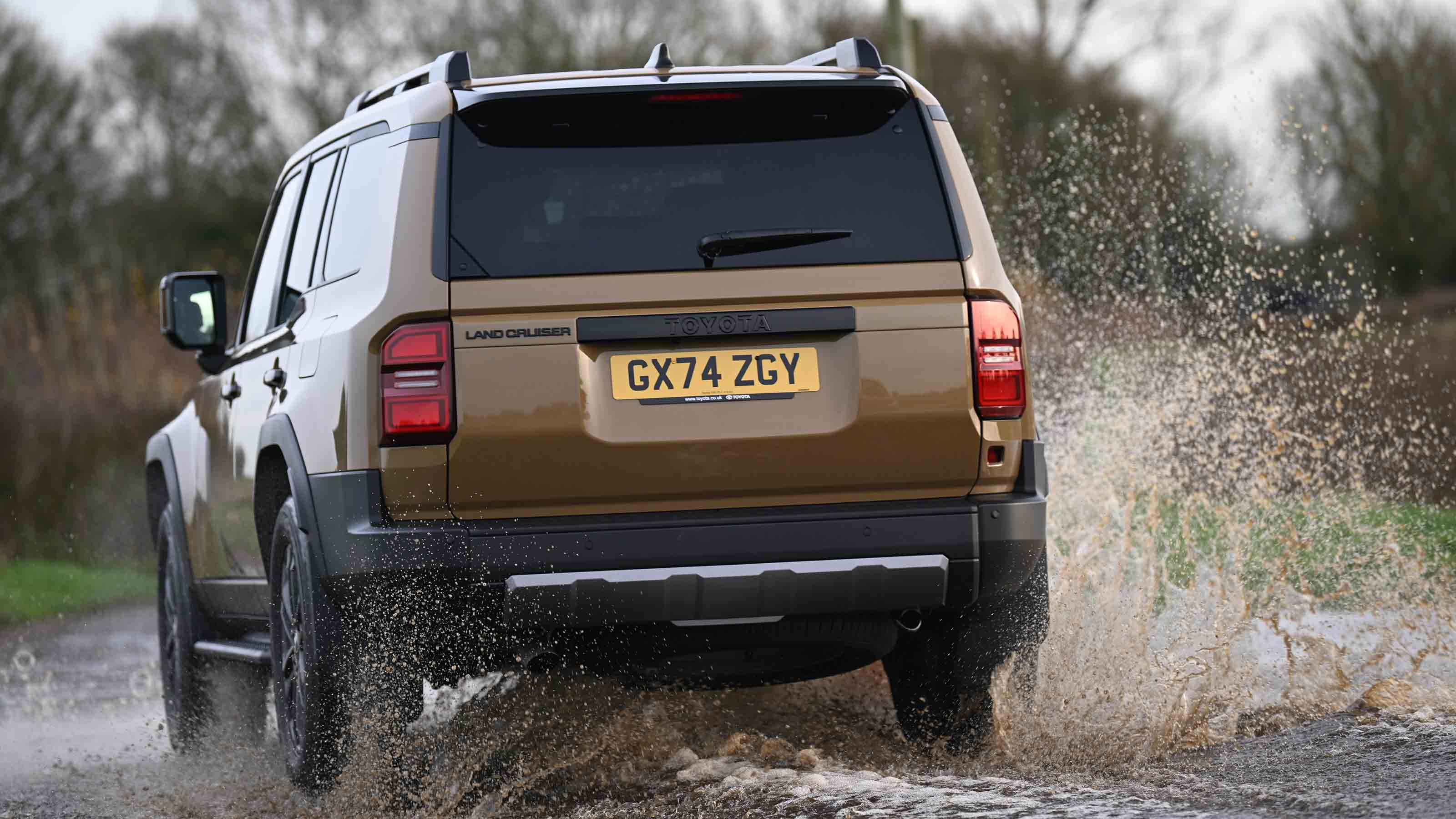 Toyota Land Cruiser - driving through water (rear)